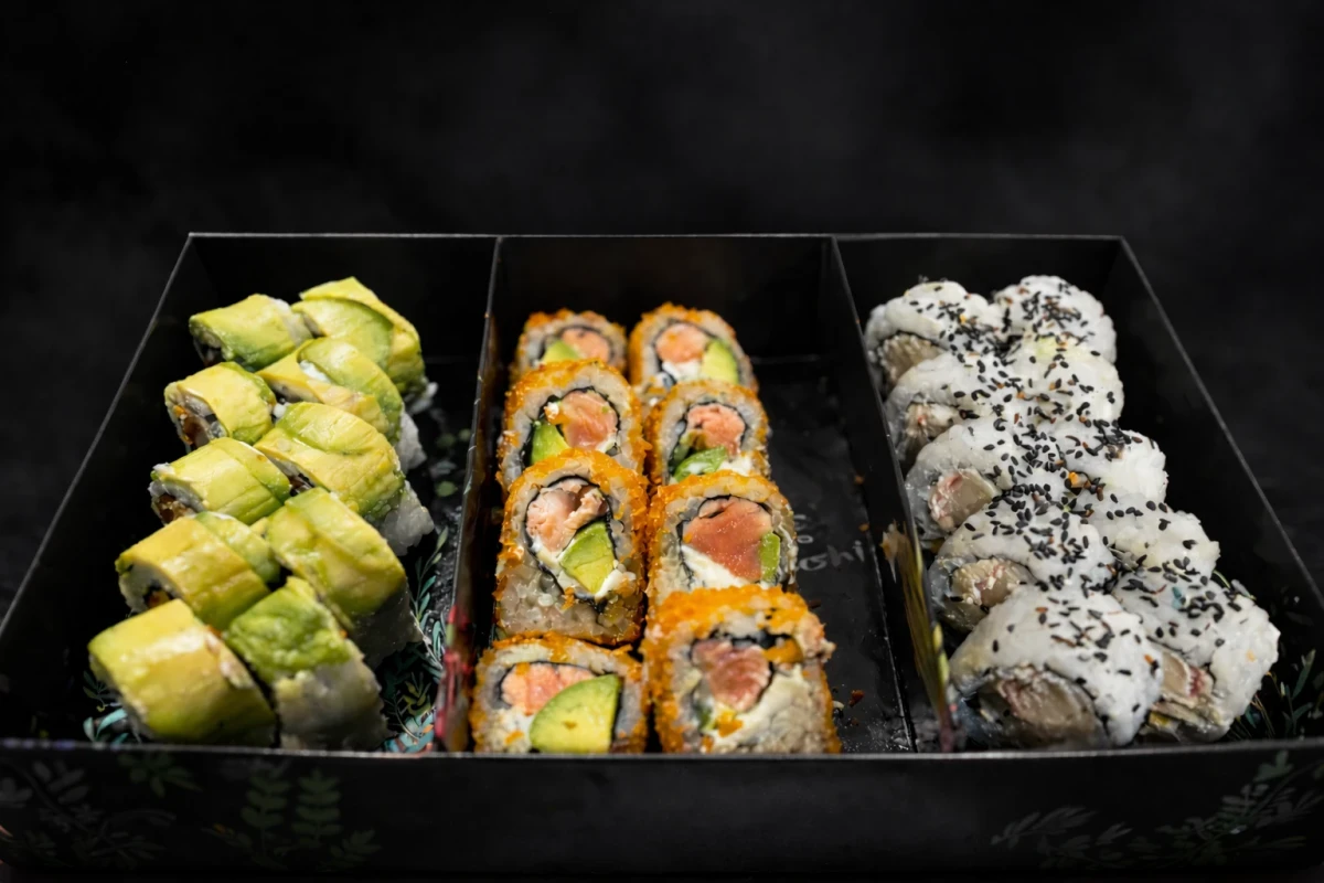 Combinado 30 Piezas Salmon, Kanikama, Langostinos 